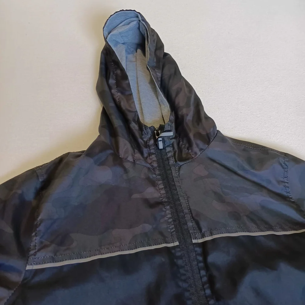 Distortion Kids Sz 10/12 Black and Gray Camo Hooded Windbreaker Jacket